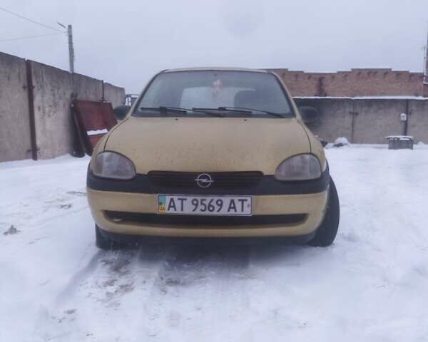 Желтый Опель Корса, объемом двигателя 1 л и пробегом 1000 тыс. км за 1900 $, фото 1 на Automoto.ua