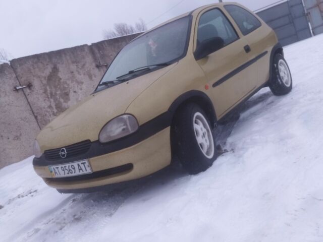 Жовтий Опель Корса, об'ємом двигуна 1 л та пробігом 1000 тис. км за 1900 $, фото 1 на Automoto.ua