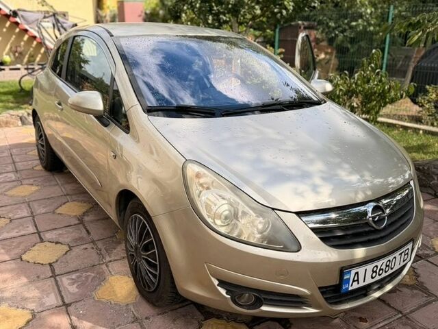 Желтый Опель Корса, объемом двигателя 1.4 л и пробегом 144 тыс. км за 4600 $, фото 1 на Automoto.ua