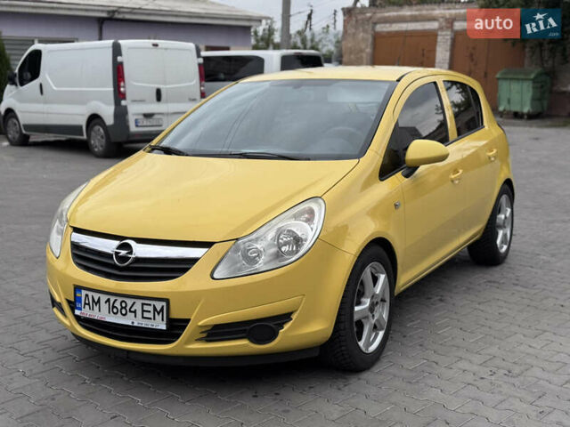 Желтый Опель Корса, объемом двигателя 1.4 л и пробегом 160 тыс. км за 4450 $, фото 1 на Automoto.ua