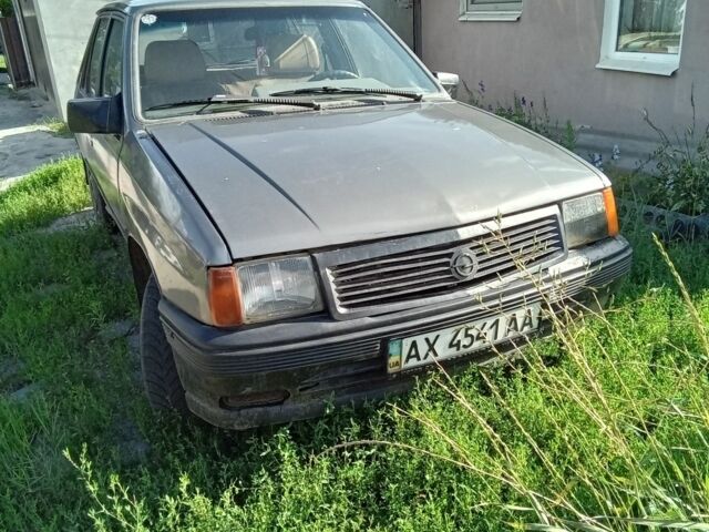 Сірий Опель Корса, об'ємом двигуна 0 л та пробігом 120 тис. км за 246 $, фото 1 на Automoto.ua
