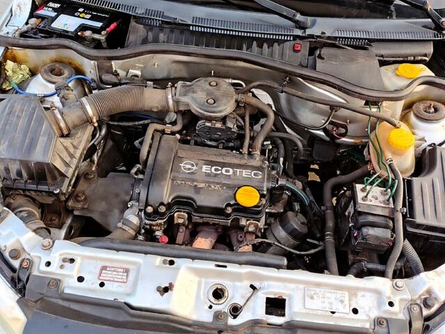 Сірий Опель Корса, об'ємом двигуна 1 л та пробігом 0 тис. км за 1600 $, фото 1 на Automoto.ua