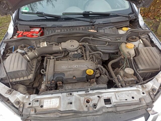 Серый Опель Корса, объемом двигателя 1.2 л и пробегом 214 тыс. км за 2700 $, фото 1 на Automoto.ua