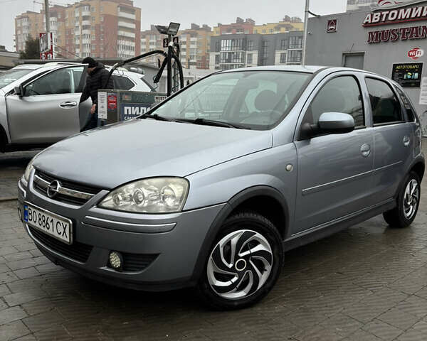 Серый Опель Корса, объемом двигателя 1 л и пробегом 137 тыс. км за 3600 $, фото 1 на Automoto.ua