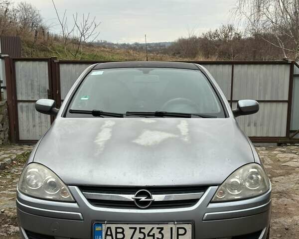 Серый Опель Корса, объемом двигателя 1 л и пробегом 216 тыс. км за 3800 $, фото 1 на Automoto.ua