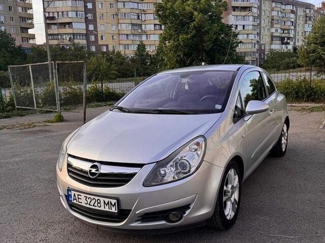 Сірий Опель Корса, об'ємом двигуна 1.36 л та пробігом 165 тис. км за 5900 $, фото 1 на Automoto.ua
