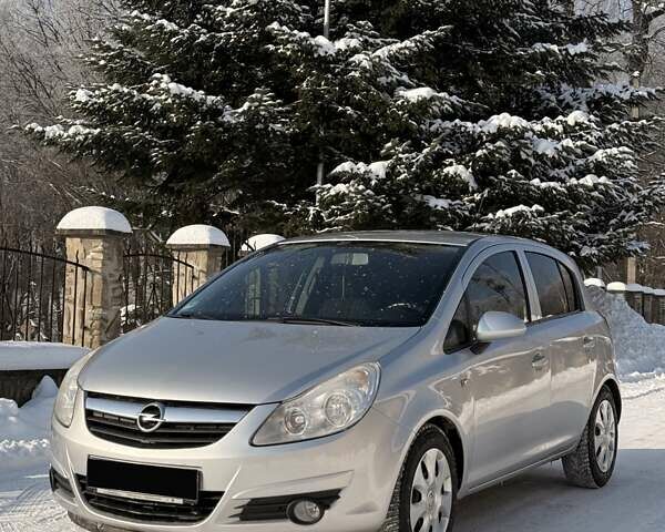 Сірий Опель Корса, об'ємом двигуна 1.23 л та пробігом 180 тис. км за 4500 $, фото 1 на Automoto.ua