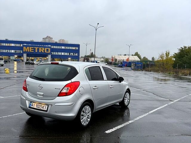 Серый Опель Корса, объемом двигателя 1.2 л и пробегом 250 тыс. км за 3500 $, фото 1 на Automoto.ua