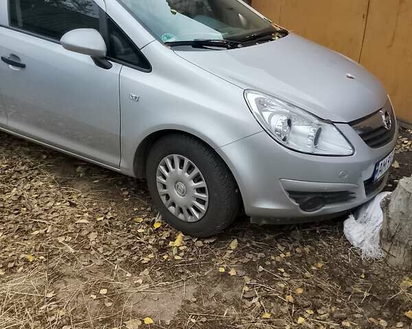 Серый Опель Корса, объемом двигателя 1 л и пробегом 185 тыс. км за 5500 $, фото 1 на Automoto.ua
