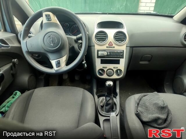 Серый Опель Корса, объемом двигателя 1.2 л и пробегом 150 тыс. км за 3300 $, фото 1 на Automoto.ua