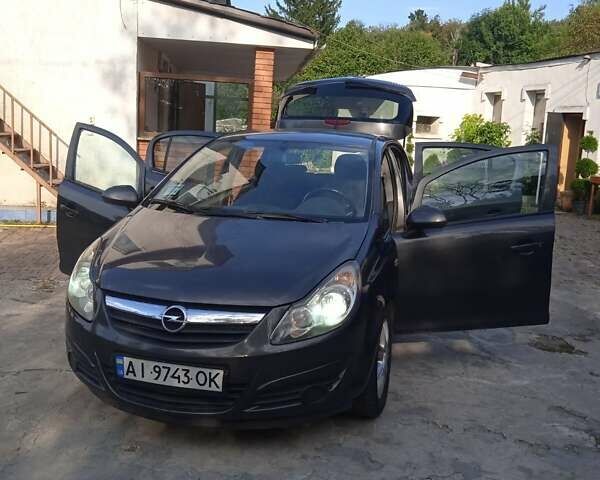 Серый Опель Корса, объемом двигателя 1.2 л и пробегом 255 тыс. км за 5400 $, фото 1 на Automoto.ua
