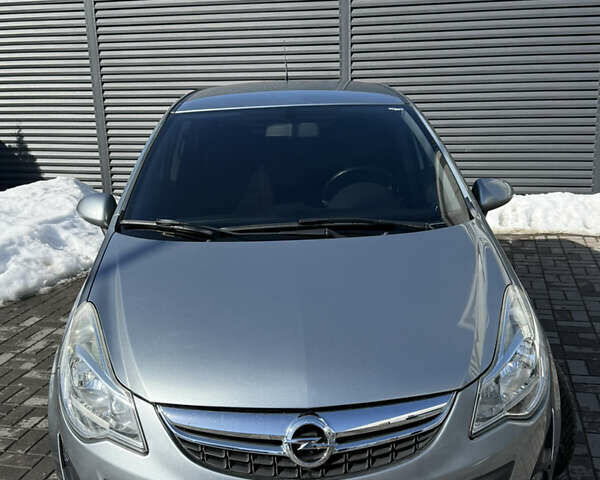 Серый Опель Корса, объемом двигателя 1.2 л и пробегом 99 тыс. км за 7000 $, фото 1 на Automoto.ua