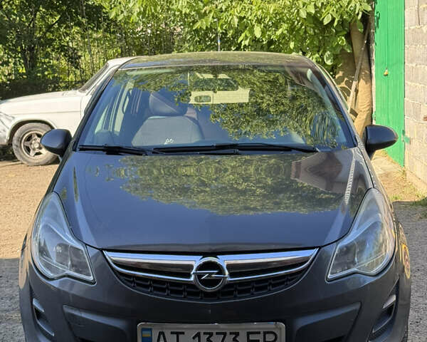 Серый Опель Корса, объемом двигателя 1.3 л и пробегом 331 тыс. км за 4800 $, фото 1 на Automoto.ua