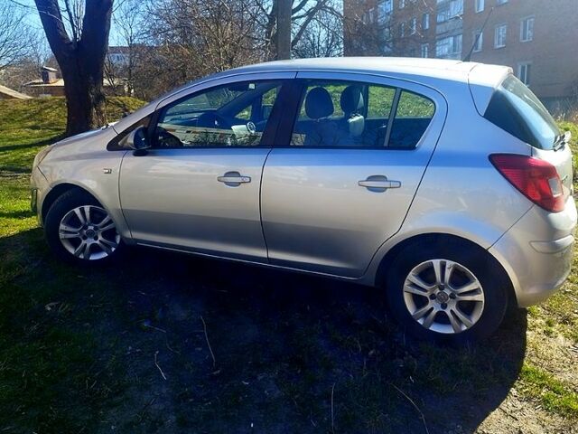 Серый Опель Корса, объемом двигателя 1.3 л и пробегом 9 тыс. км за 3700 $, фото 1 на Automoto.ua