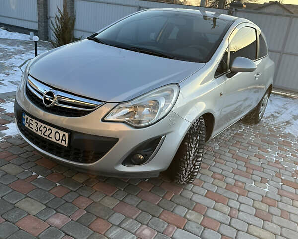 Сірий Опель Корса, об'ємом двигуна 1.23 л та пробігом 51 тис. км за 6300 $, фото 1 на Automoto.ua