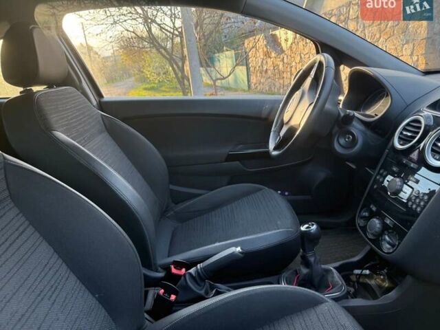 Серый Опель Корса, объемом двигателя 1.4 л и пробегом 182 тыс. км за 5000 $, фото 1 на Automoto.ua