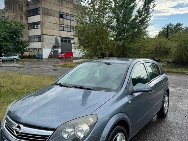 Опель Корса 2007 в Хусте на Automoto.ua Серый Опель Корса, объемом двигателя 1.6 л и пробегом 250 тыс. км за 3000 $, фото 1 на Automoto.ua