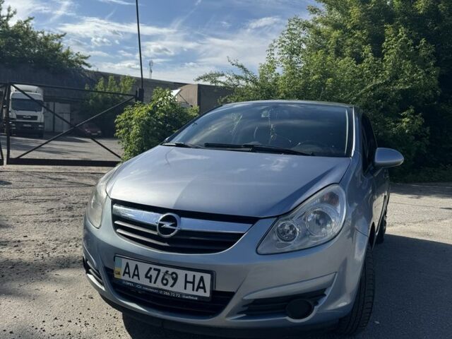 Серый Опель Корса, объемом двигателя 1.2 л и пробегом 208 тыс. км за 3399 $, фото 1 на Automoto.ua