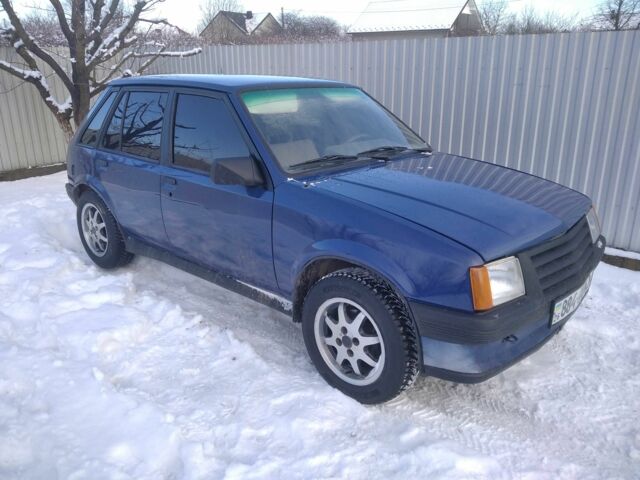 Синий Опель Корса, объемом двигателя 1.2 л и пробегом 250 тыс. км за 1300 $, фото 1 на Automoto.ua