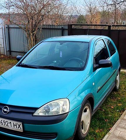Синий Опель Корса, объемом двигателя 1 л и пробегом 180 тыс. км за 3000 $, фото 1 на Automoto.ua