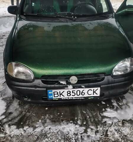 Зеленый Опель Корса, объемом двигателя 1.39 л и пробегом 330 тыс. км за 1800 $, фото 1 на Automoto.ua