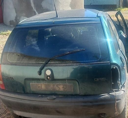 Зеленый Опель Корса, объемом двигателя 0 л и пробегом 180 тыс. км за 400 $, фото 1 на Automoto.ua