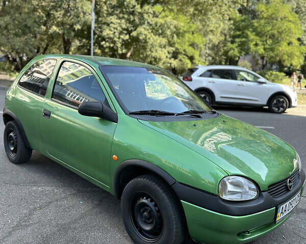 Зеленый Опель Корса, объемом двигателя 1.4 л и пробегом 215 тыс. км за 2000 $, фото 1 на Automoto.ua