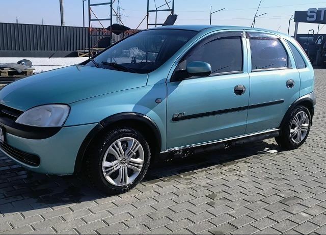 Зеленый Опель Корса, объемом двигателя 1.2 л и пробегом 232 тыс. км за 3100 $, фото 1 на Automoto.ua