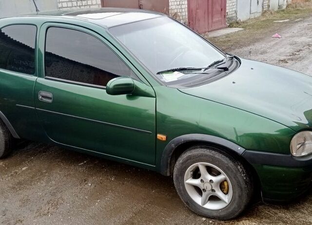 Зеленый Опель Корса, объемом двигателя 0 л и пробегом 100 тыс. км за 1400 $, фото 1 на Automoto.ua