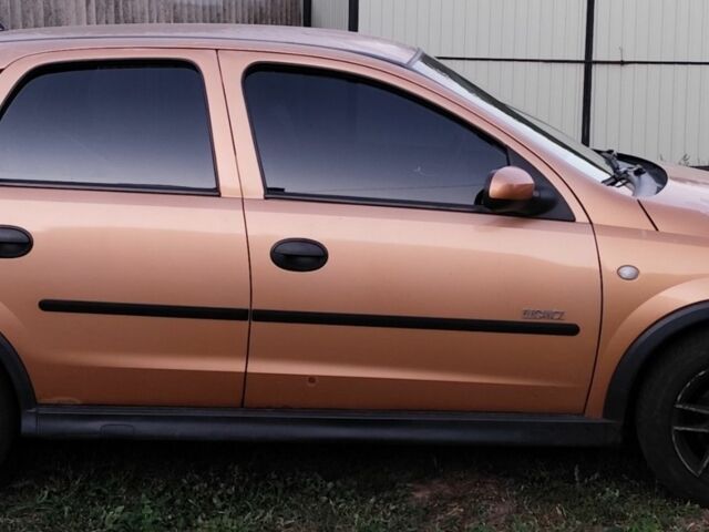 Оранжевый Опель Корса, объемом двигателя 1.2 л и пробегом 300 тыс. км за 3000 $, фото 1 на Automoto.ua