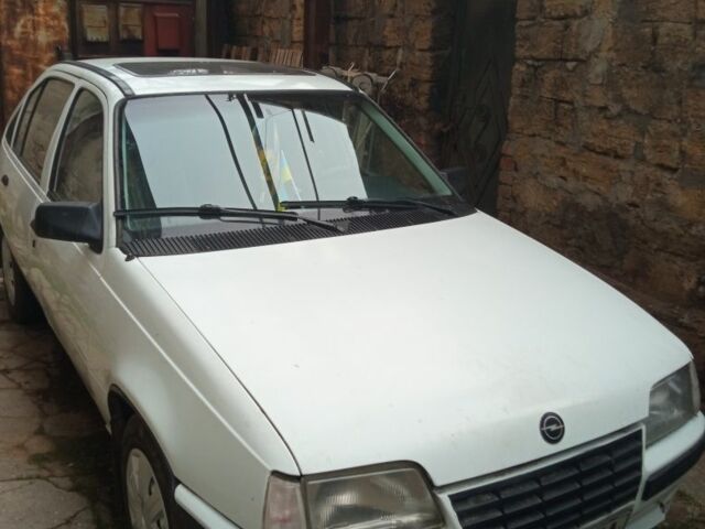 Белый Опель Другая, объемом двигателя 7 л и пробегом 100 тыс. км за 800 $, фото 1 на Automoto.ua