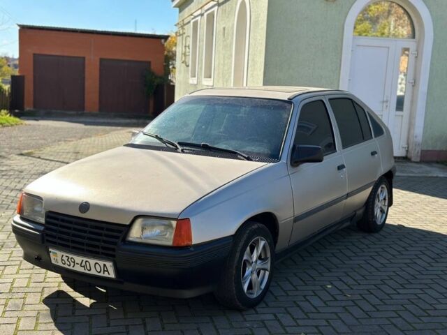 Бежевый Опель Другая, объемом двигателя 1.8 л и пробегом 200 тыс. км за 1400 $, фото 1 на Automoto.ua