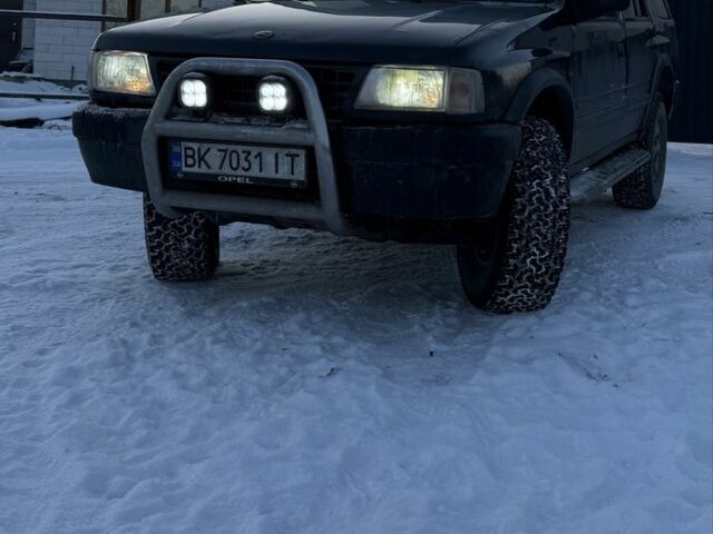 Черный Опель Фронтера, объемом двигателя 2.4 л и пробегом 300 тыс. км за 5000 $, фото 1 на Automoto.ua