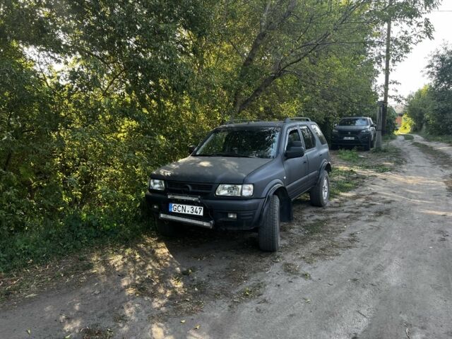 Черный Опель Фронтера, объемом двигателя 2.2 л и пробегом 300 тыс. км за 3717 $, фото 1 на Automoto.ua