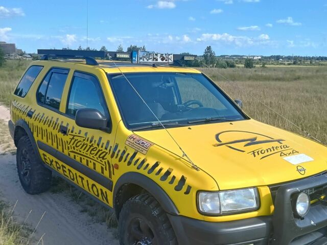 Желтый Опель Фронтера, объемом двигателя 2.2 л и пробегом 260 тыс. км за 3999 $, фото 1 на Automoto.ua
