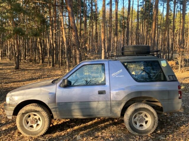 Сірий Опель Фронтера, об'ємом двигуна 2 л та пробігом 3 тис. км за 3000 $, фото 1 на Automoto.ua