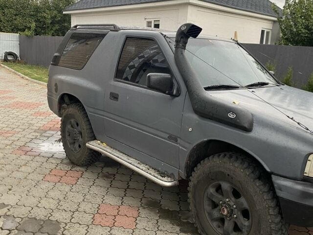 Сірий Опель Фронтера, об'ємом двигуна 2 л та пробігом 200 тис. км за 3931 $, фото 1 на Automoto.ua