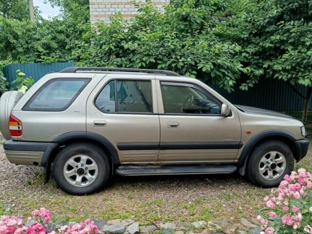 Серый Опель Фронтера, объемом двигателя 3.2 л и пробегом 355 тыс. км за 5500 $, фото 1 на Automoto.ua