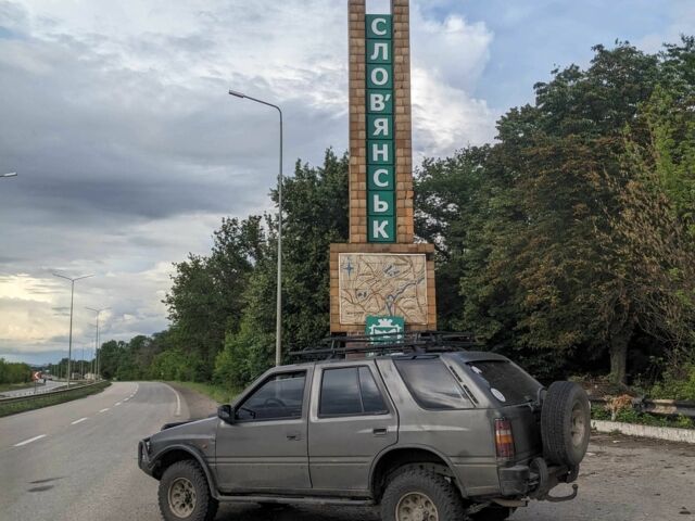 Серый Опель Фронтера, объемом двигателя 2.4 л и пробегом 355 тыс. км за 2900 $, фото 1 на Automoto.ua