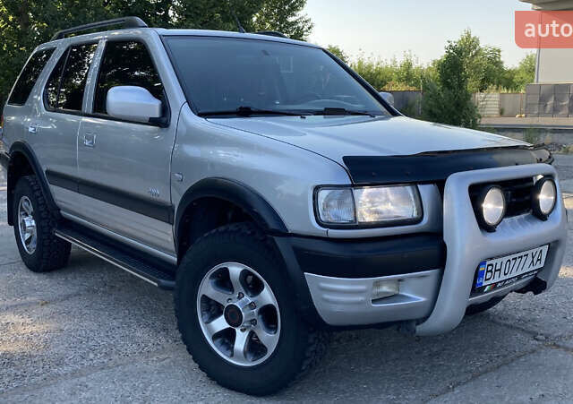 Серый Опель Фронтера, объемом двигателя 2.17 л и пробегом 229 тыс. км за 7200 $, фото 1 на Automoto.ua