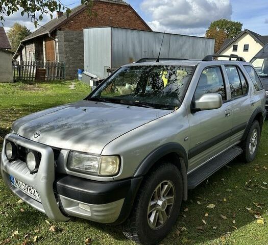 Серый Опель Фронтера, объемом двигателя 2.2 л и пробегом 283 тыс. км за 2000 $, фото 1 на Automoto.ua