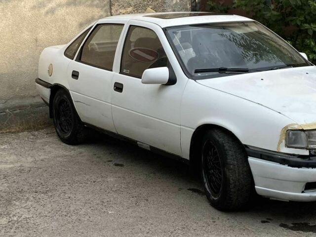 Белый Опель ГТ, объемом двигателя 2 л и пробегом 200 тыс. км за 451 $, фото 1 на Automoto.ua