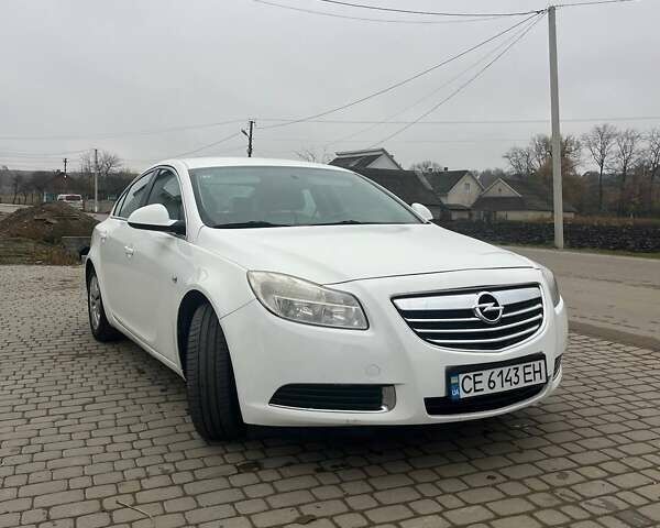 Белый Опель Инсигния, объемом двигателя 2 л и пробегом 275 тыс. км за 6600 $, фото 1 на Automoto.ua