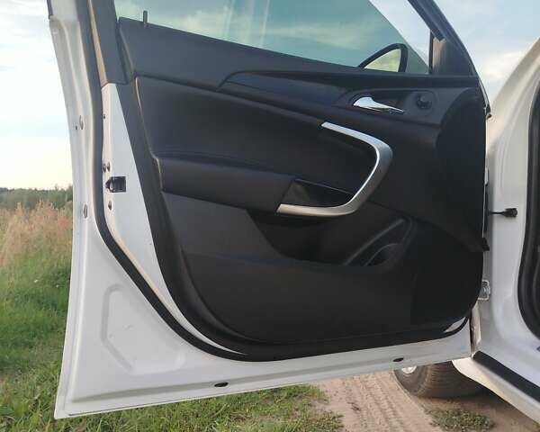 Белый Опель Инсигния, объемом двигателя 1.96 л и пробегом 233 тыс. км за 7000 $, фото 1 на Automoto.ua