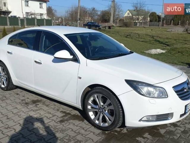 Білий Опель Інсігнія, об'ємом двигуна 2 л та пробігом 270 тис. км за 6300 $, фото 1 на Automoto.ua