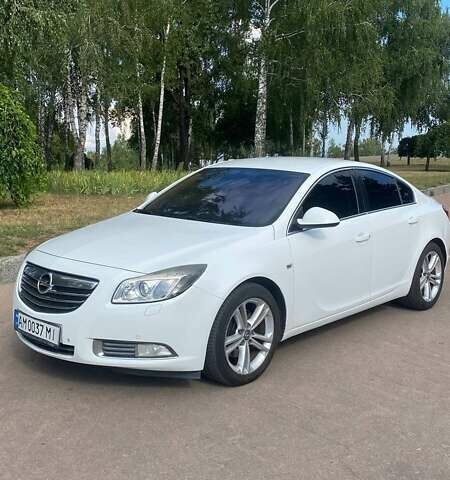 Белый Опель Инсигния, объемом двигателя 1.96 л и пробегом 212 тыс. км за 8800 $, фото 1 на Automoto.ua