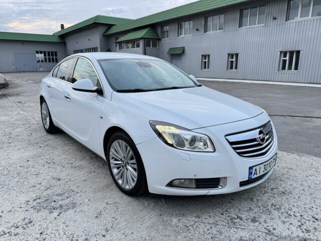 Білий Опель Інсігнія, об'ємом двигуна 2 л та пробігом 225 тис. км за 8300 $, фото 1 на Automoto.ua