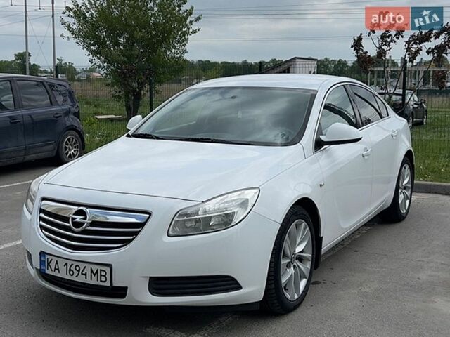 Белый Опель Инсигния, объемом двигателя 2 л и пробегом 178 тыс. км за 7400 $, фото 1 на Automoto.ua
