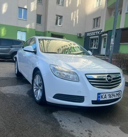 Белый Опель Инсигния, объемом двигателя 2 л и пробегом 178 тыс. км за 6900 $, фото 1 на Automoto.ua