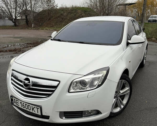 Белый Опель Инсигния, объемом двигателя 1.4 л и пробегом 158 тыс. км за 9800 $, фото 1 на Automoto.ua